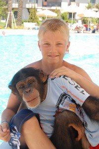 Adrian mit Affe                                     